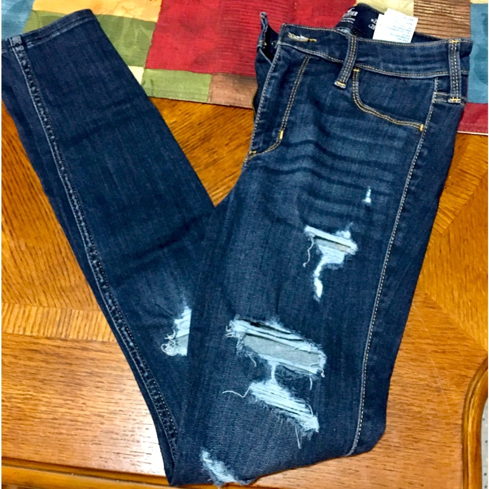 High rise destroyed medium washed jeggings.
